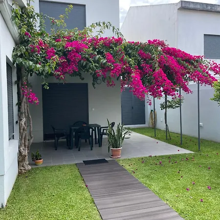 Δωμάτια σε οικογενειακή κατοικία Casa Da Monica Πόντα Ντελγκάντα